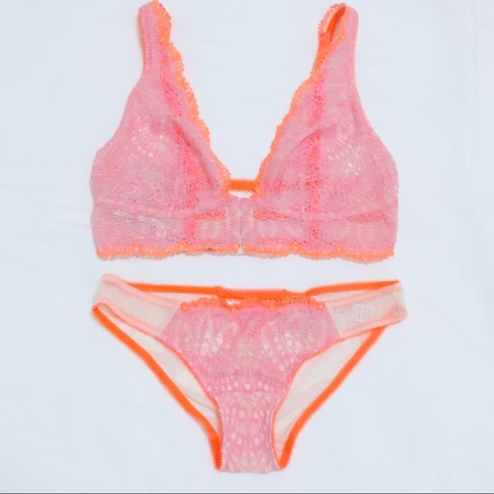 Victoria Secret Bralette - Small NWT - Picture 5 of 6
